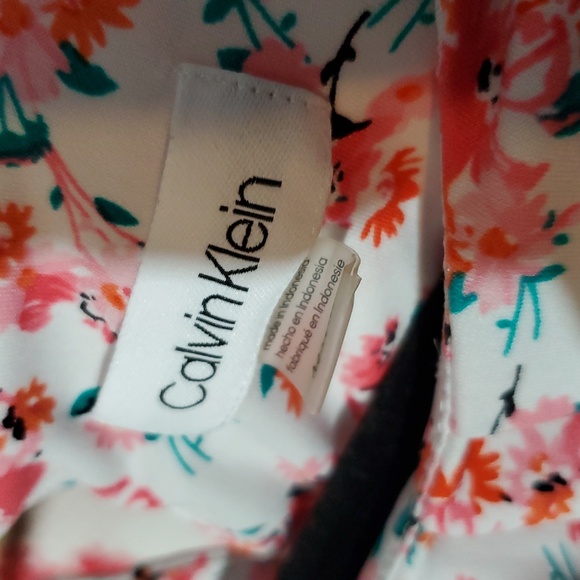 Calvin Klein Floral Sleeveless Blouse - White and Red Medium - Picture 2 of 6
